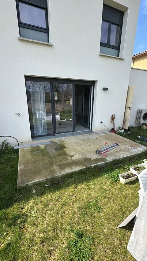 Dalle béton d’une terrasse en préparation avant carrelage